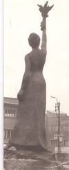 Özgürlük Heykeli (1975). Beton.